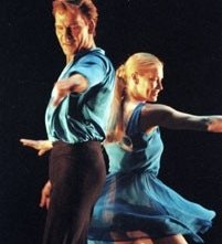 Passi di danza per Patrick Swayze in una scena di One Last Dance