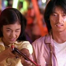 Premsinee Ratanasopha e Pawalit Mongkolpisit in una scena del film Bangkok dangerous