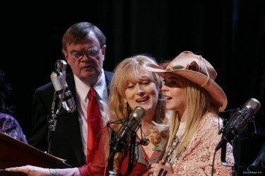 Garrison Keillor, Meryl Streep e Lindsay Lohan in una scena del film Radio America