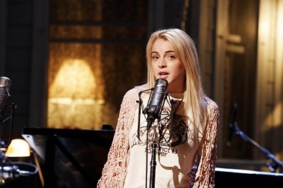 Lindsay Lohan in una scena del film Radio America