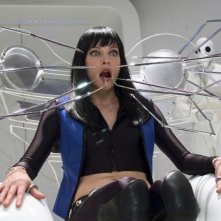Milla Jovovich in una scena drammatica di Ultraviolet
