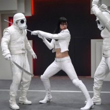 Milla Jovovich in una scena d'azione di Ultraviolet