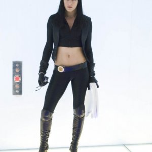 La sexy Milla Jovovich in una scena di Ultraviolet