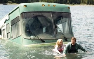 Cheryl Hines e Robin Williams in Vita da Camper