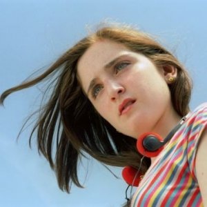 una pensierosa Gabriella Belisario ne L'estate del mio primo bacio