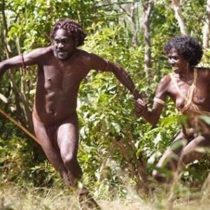 Una scena di Dieci canoe