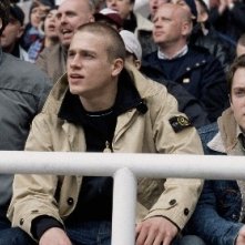Charlie Hunnam e Elijah Wood in Hooligans