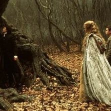 Christina Ricci e Johnny Depp in una sequenza de Il mistero di Sleepy Hollow