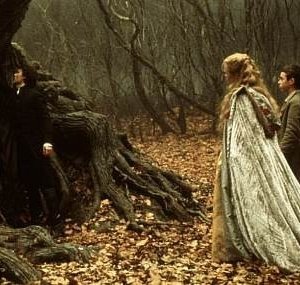 Christina Ricci e Johnny Depp in una sequenza de Il mistero di Sleepy Hollow