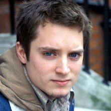 Un primo piano di Elijah Wood in Hooligans