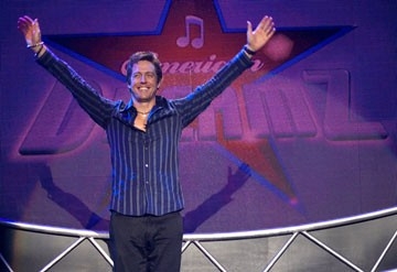 Hugh Grant, la star di Notting Hill sorprendente 'avido fan' delle Blackpink