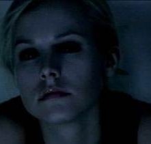 Un primo piano di Kristen Bell in una scena di Pulse