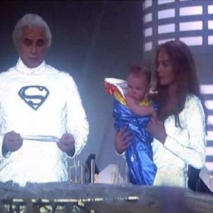 Marlon Brando, Lee Quigley e Susannah York in una scena di SUPERMAN