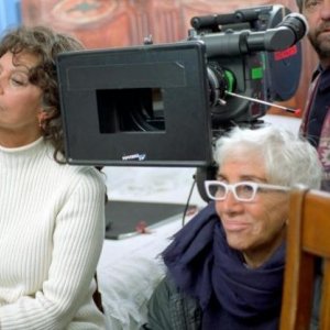 Sophia Loren e Lina Wertmuller sul set di Peperoni ripieni e pesci in faccia