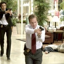Eva Longoria e Kiefer Sutherland in una scena del film The Sentinel
