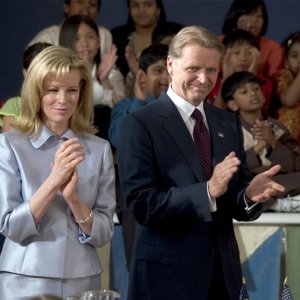 Kim Basinger e David Rasche in  una scena del film The Sentinel