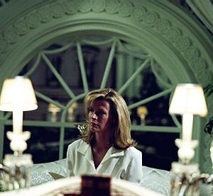 Kim Basinger in una scena del film The Sentinel