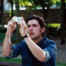 Melvil Poupaud in una scena del film Il tempo che resta