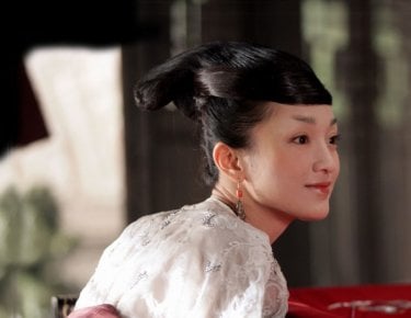 Zhou Xun in una sequenza del film The Banquet