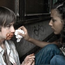 David Kross ed Amy Mussul in una scena di Tough Enough