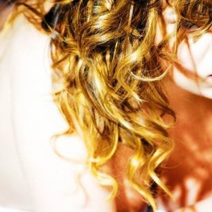 Una biondissima Raffaella Ponzo