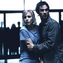 Kristen Bell e Ian Somerhalder in una scena di Pulse