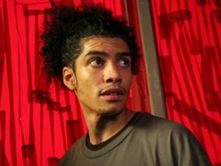 Rick Gonzalez in una scena di Pulse