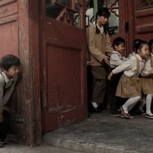 Una scena del film La guerra dei fiori rossi