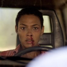 Judith Diakhate in una scena del film La noche de los girasoles (Angosto)