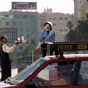 Una scena del film WWW - What a Wonderful World