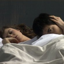 Luigi Lo Cascio accanto ad  Anna Mouglalis in una scena del film Mare Nero