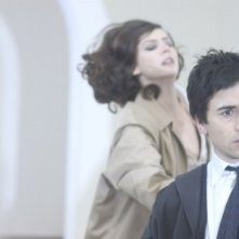 Luigi Lo Cascio e Anna Mouglalis in una suggestiva scena del film Mare Nero