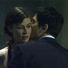 Luigi Lo Cascio e Anna Mouglalis in una scena del film Mare Nero