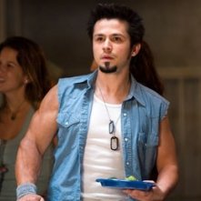 Freddy Rodriguez in una scena di Lady in the Water