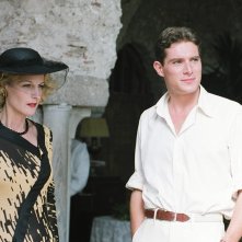 Helen Hunt e Mark Umbers in una scena del film Le seduttrici