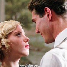 Mark Umbers e Scarlett Johansson in una scena del film Le seduttrici