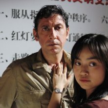 Sergio Castellitto e Tai Ling in una sequenza di La stella che non c'è