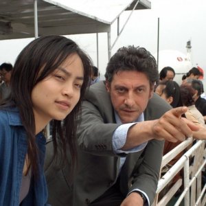 Sergio Castellitto con Tai Ling in una scena di La stella che non c'è