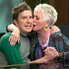 Nick Swardson e Shirley Jones in Cocco di nonna