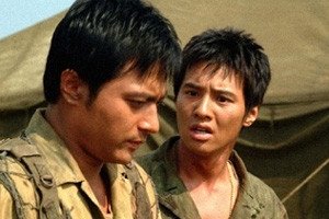 Una scena del film Sotto due bandiere