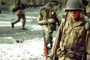 Una scena del film Sotto due bandiere