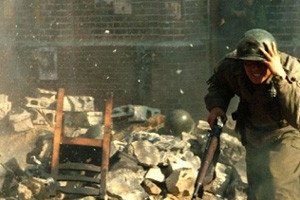 Una scena del film Sotto due bandiere