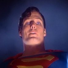 Christopher Reeve in una scena del film superomistico SUPERMAN
