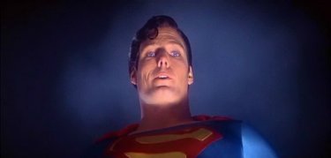Christopher Reeve in una scena del film superomistico SUPERMAN