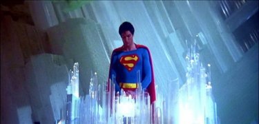 Christopher Reeve in una suggestiva scena di SUPERMAN
