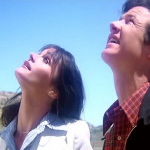 Margot Kidder e Marc McClure in una scena di SUPERMAN