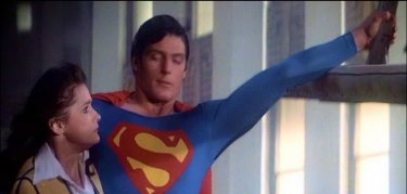 Margot Kidder e Christopher Reeve in una scena di SUPERMAN