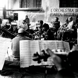 Una scena del film L'orchestra di Piazza Vittorio