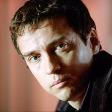 Un primo piano di Alessio Boni in una scena del film Viaggio segreto