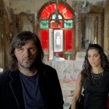 Emir Kusturica e Donatella Finocchiaro in una scena del film Viaggio segreto